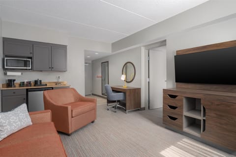 Suite, 1 Queen Bed, Non Smoking | Private kitchen | Fridge, microwave, coffee/tea maker