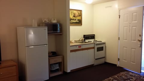 Standard Room, 2 Queen Beds | Private kitchenette | Mini-fridge, microwave, coffee/tea maker