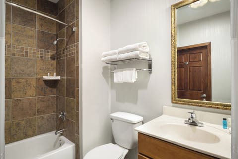 Deluxe Condo, 2 Bedrooms, Kitchen | Bathroom | Combined shower/tub, hair dryer, towels