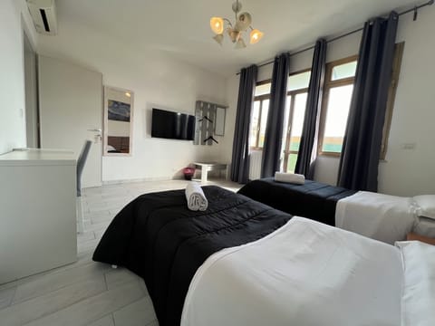 Superior Twin Room, Shared Bathroom | Desk, free WiFi, bed sheets