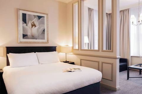 Junior Suite, 1 Double Bed | Premium bedding, in-room safe, desk, iron/ironing board