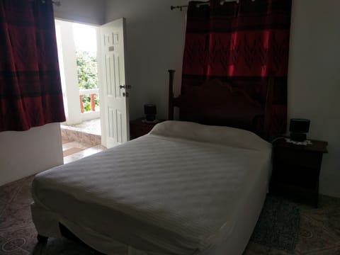 Standard Room | Desk, soundproofing, iron/ironing board, free WiFi