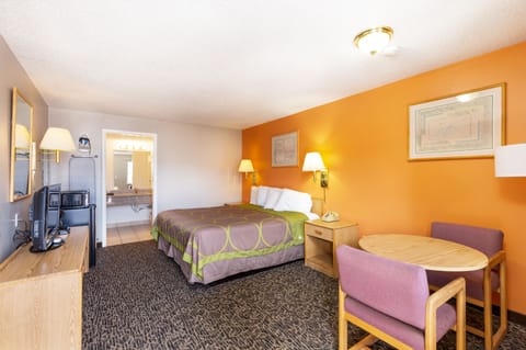 Standard Room, 1 King Bed | Iron/ironing board, free WiFi, bed sheets