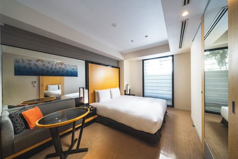 Deluxe King Room Universal, Non Smoking | Free WiFi, bed sheets