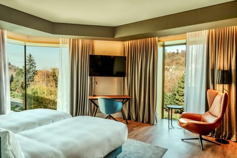 Junior Suite | Premium bedding, minibar, in-room safe, individually decorated