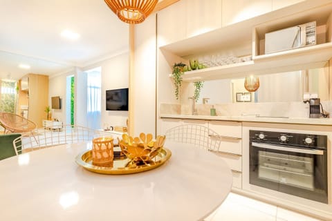 Apartment | Private kitchen | Microwave, oven, toaster, cookware/dishes/utensils