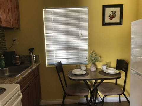 Family Room, 2 Bedrooms, Kitchen | In-room dining