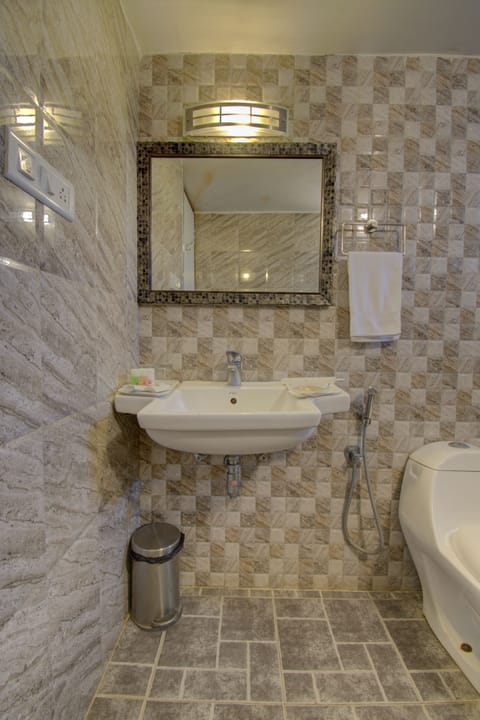 Villa | Bathroom | Shower, rainfall showerhead, designer toiletries, hair dryer