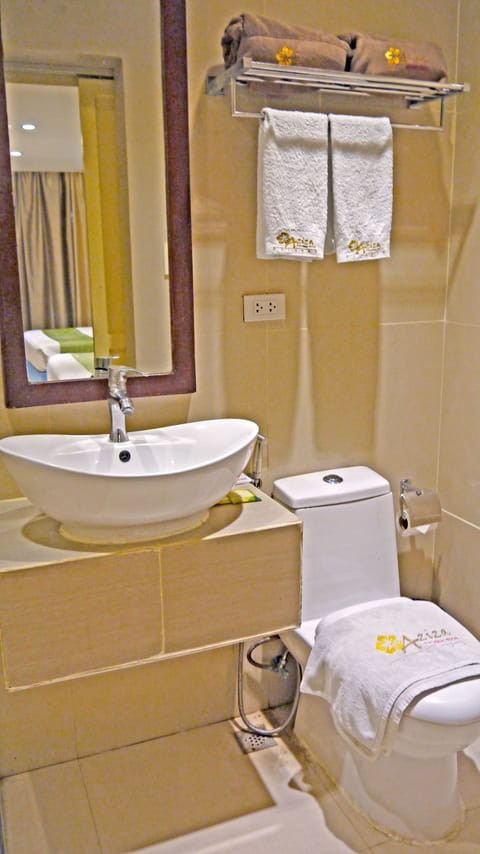 Pool Villa | Bathroom | Shower, free toiletries, hair dryer, slippers