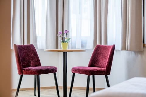 Double Room | Hypo-allergenic bedding, in-room safe, free WiFi, bed sheets