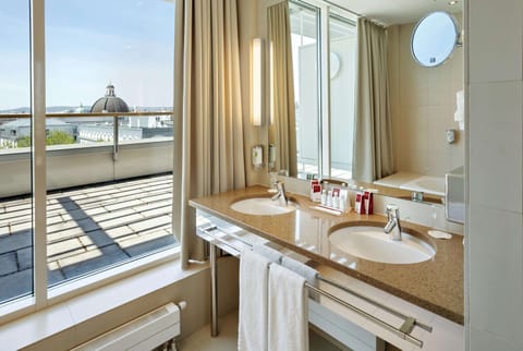 Special Suite | Bathroom | Free toiletries, hair dryer, bidet, towels