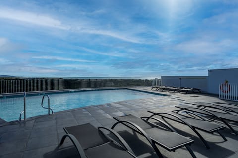 Indoor pool, seasonal outdoor pool, sun loungers