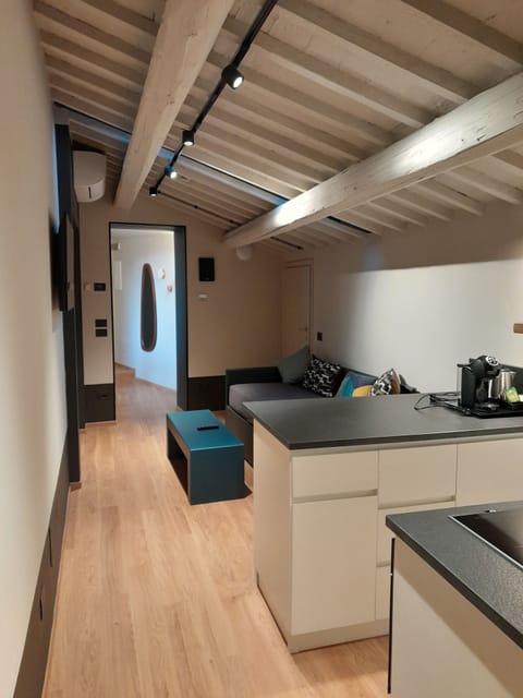 Deluxe Suite | Hypo-allergenic bedding, down comforters, pillowtop beds, minibar