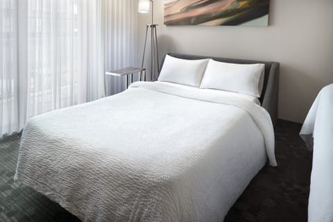 Premium bedding, in-room safe, desk, blackout drapes