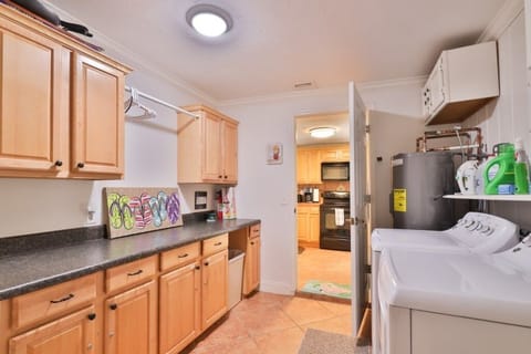 House, 3 Bedrooms | Private kitchen