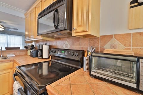 House, 3 Bedrooms | Private kitchen