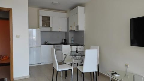 Standard Apartment | Private kitchen | Full-size fridge, oven, stovetop, espresso maker