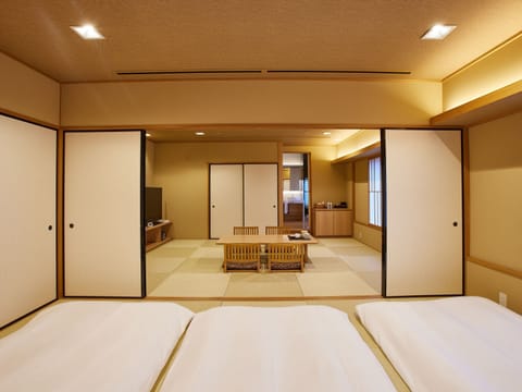 Japanese Style Room with Hot Spring, Non Smoking | In-room safe, desk, blackout drapes, free WiFi