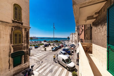 Deluxe Room | Terrace/patio