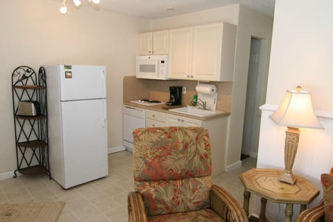 Downstairs Standard One Bedroom #2, Kitchen | Private kitchen | Full-size fridge, microwave, coffee/tea maker, toaster