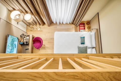 Junior Suite 4 | Premium bedding, down comforters, memory foam beds, minibar