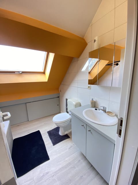 Apartment | Bathroom | Combined shower/tub, deep soaking tub, hair dryer, towels