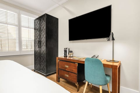 Room, 1 King Bed | Individually decorated, individually furnished, iron/ironing board