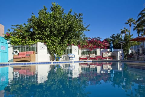 Outdoor pool, pool umbrellas, sun loungers