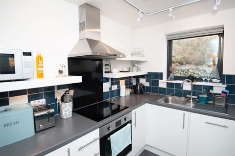 Comfort Studio, Ensuite, Sea View | Interior