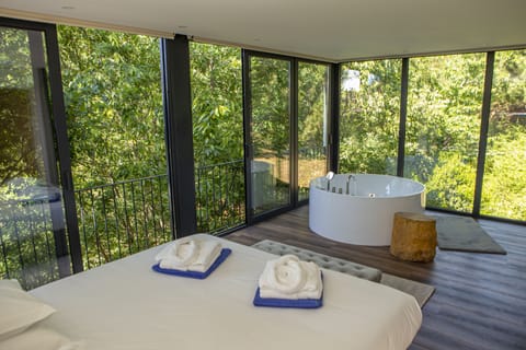 Deluxe Tree House | Private spa tub