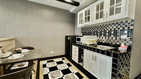 Superior Suite | Private kitchen | Fridge, microwave, coffee/tea maker, electric kettle