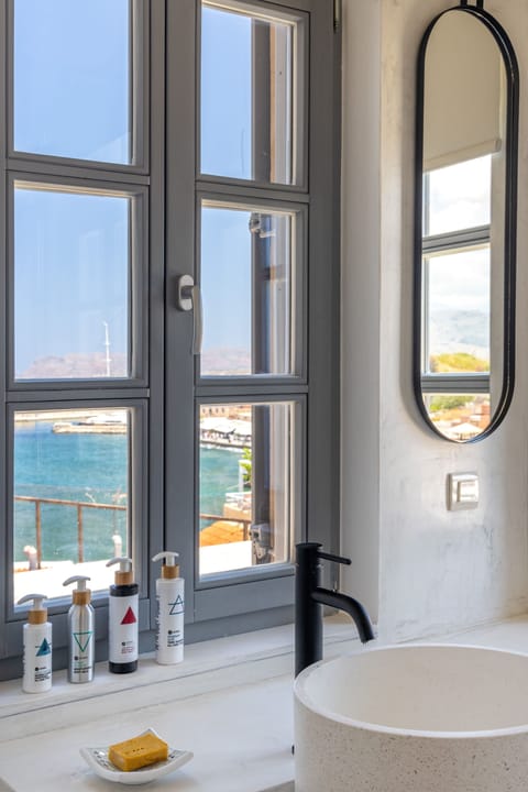 One-bedroom Suite with Old Harbor view | Bathroom | Shower, rainfall showerhead, designer toiletries, hair dryer