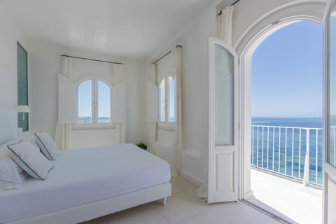 Deluxe Double Room, Balcony, Sea View | Hypo-allergenic bedding, down comforters, minibar, in-room safe