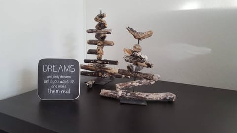 Apartment, 1 Bedroom, Balcony, City View | Interior detail