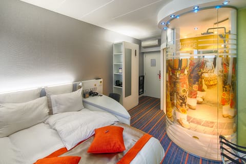 Cocoon Room | Premium bedding, pillowtop beds, in-room safe, individually decorated