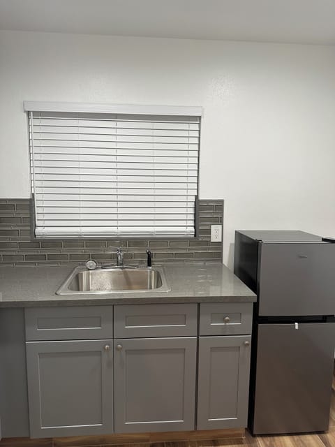 Studio Suite, Kitchen | Private kitchen | Fridge, microwave