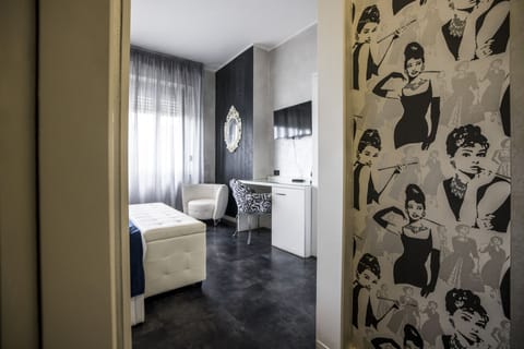 Junior Suite, Garden View | Down comforters, minibar, desk, soundproofing