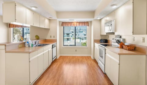 Condo, Multiple Beds, Balcony, Ocean View | Private kitchen | Coffee/tea maker