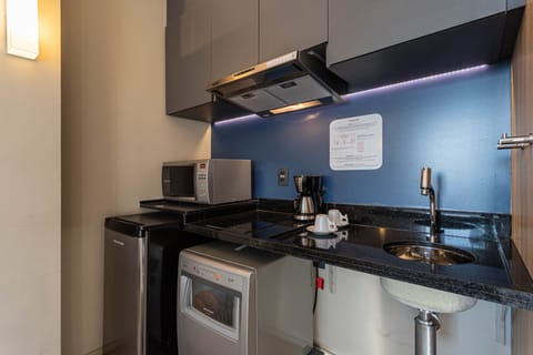 Studio Standard Casal - PNE | Private kitchen | Microwave, stovetop, dishwasher, cookware/dishes/utensils