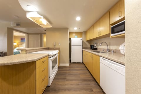 Suite, 1 Bedroom | Private kitchen | Full-size fridge, microwave, oven, stovetop