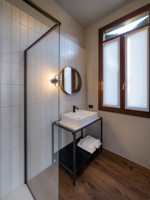 Superior Room | Bathroom | Shower, rainfall showerhead, hair dryer, towels