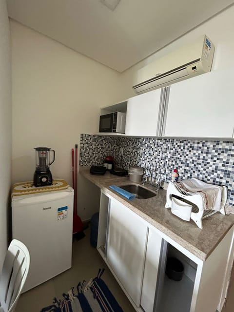 Studio | Private kitchen | Mini-fridge, microwave, griddle, cookware/dishes/utensils