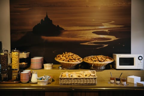 Daily buffet breakfast (EUR 9 per person)