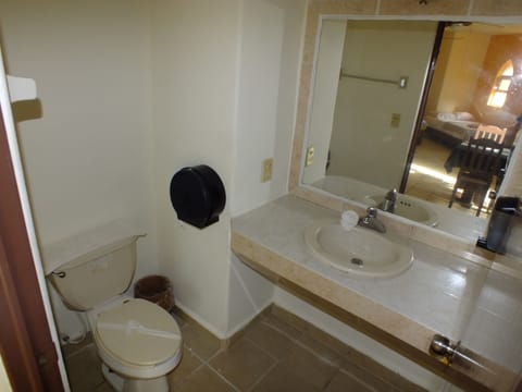 Superior Family Room | Bathroom | Shower, free toiletries, towels