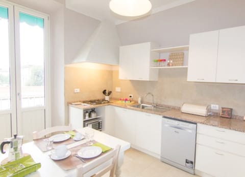 Apartment | Private kitchen | Microwave, dishwasher, coffee/tea maker, cookware/dishes/utensils