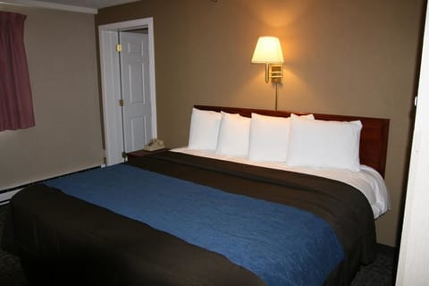 Double Room | Premium bedding, soundproofing, iron/ironing board