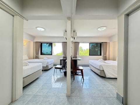 Family Room with Air Conditioning Building B | Desk, bed sheets