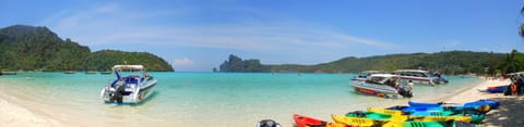 Beach nearby, beach towels, beach bar