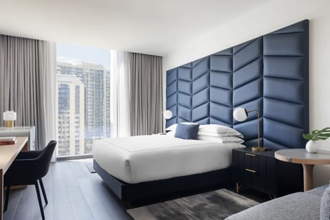 Room, 1 King Bed, City View | Frette Italian sheets, premium bedding, pillowtop beds, minibar