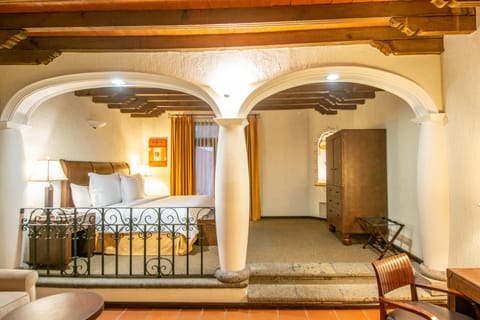 Junior Suite | Down comforters, in-room safe, desk, blackout drapes